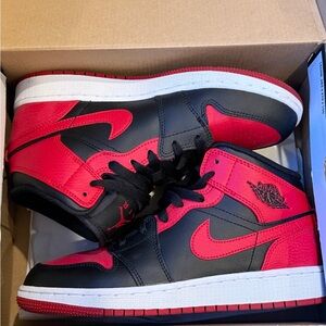Air Jordan 1’s mid